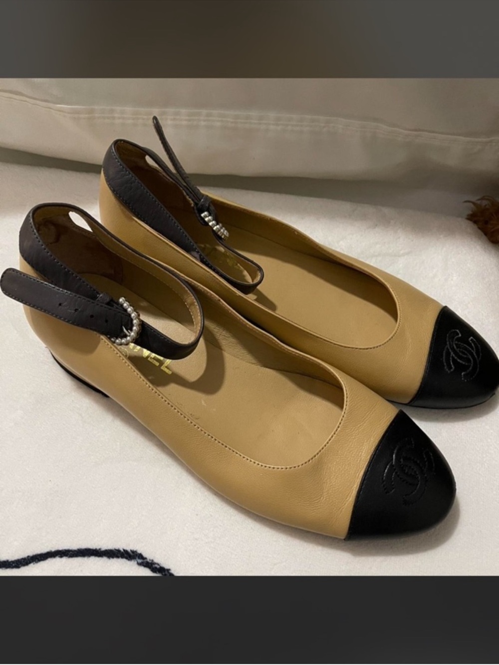 CHANEL Tan Leather Pumps with Gold Logo - Picture 4 of 5